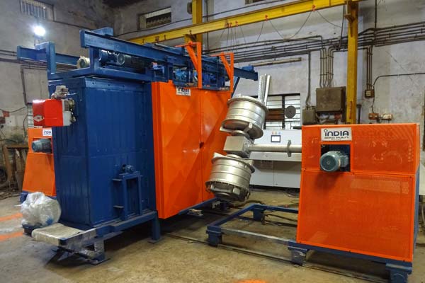 Shuttle Rotomolding Machine